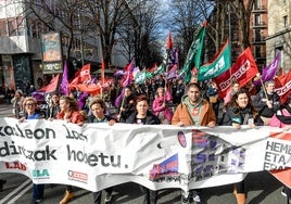 Pasa den asteko manifestazioan 8.000 inguru irakasle bildu ziren Bilbon.