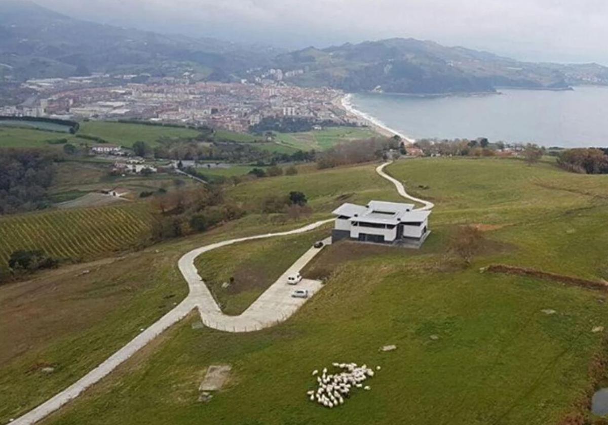 Imagen aérea del chalé en Talaimendi.