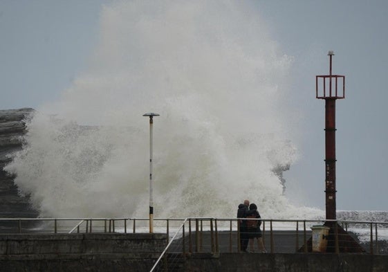 Las imágenes más espectaculares que deja la borrasca 'Herminia' en Bizkaia