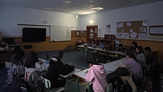 Sin luz hasta en el colegio: Los vecinos de Carranza y Lanestosa, «hartos» de los apagones