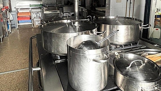 «He tenido que cocinar con un frontal en la cabeza»