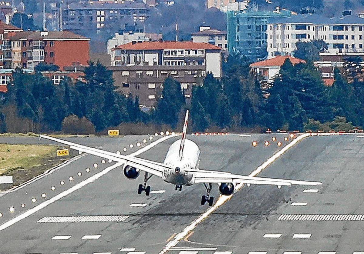 Vuelo que no pudo aterrizar la pasada semana en Loiu y fue desviado a Foronda.