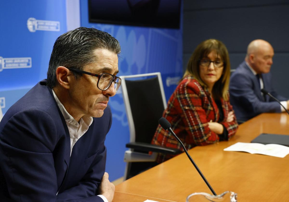 Joxe Mari Aizega, director general del Basque Culinary Center, junto a Barredo y Pérez.