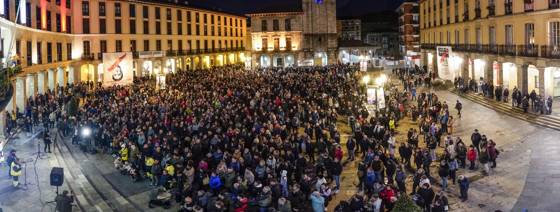 La manifestación contra el cierre de Guardian Llodio, en imágenes