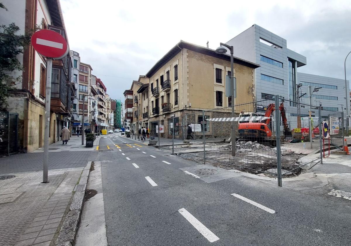 Imagen de los trabajos de mejora en el cruce de las calles Ermodo y Trenbide