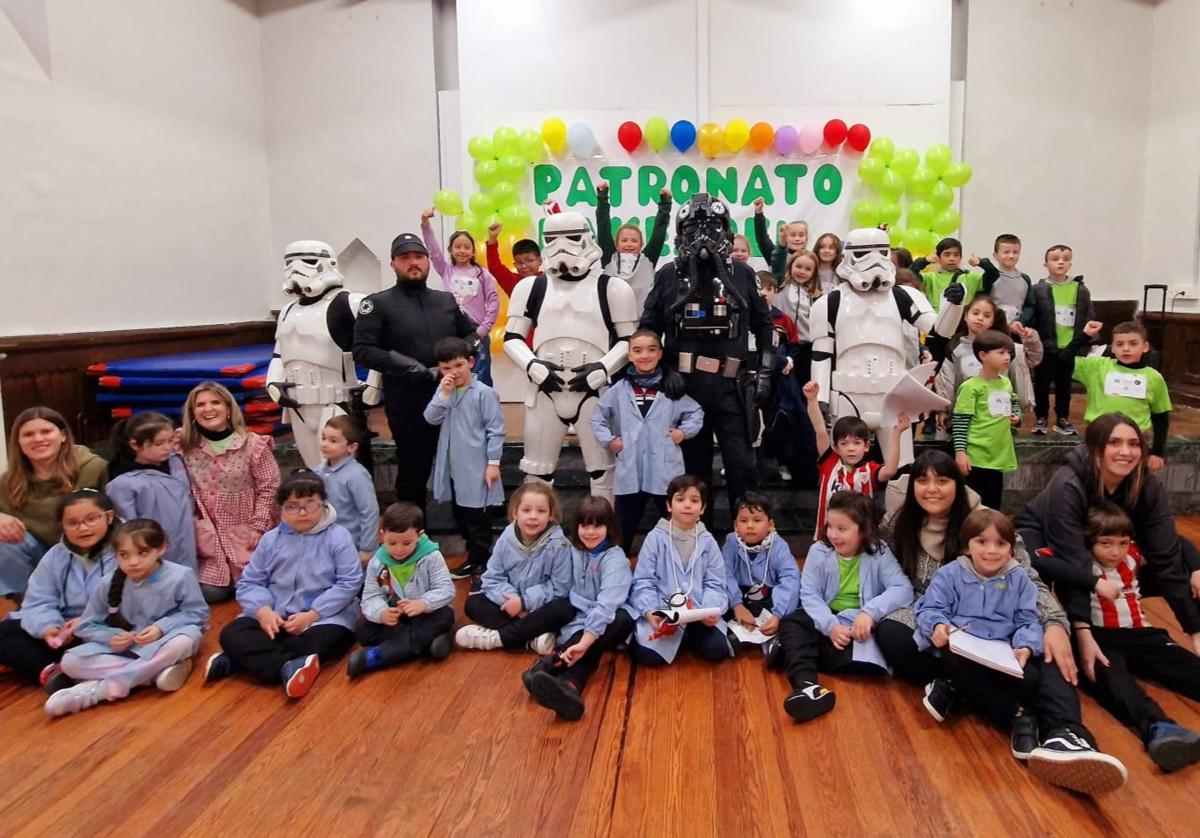 Los pequeños lo pasaron en grande con los personajes de Star Wars.