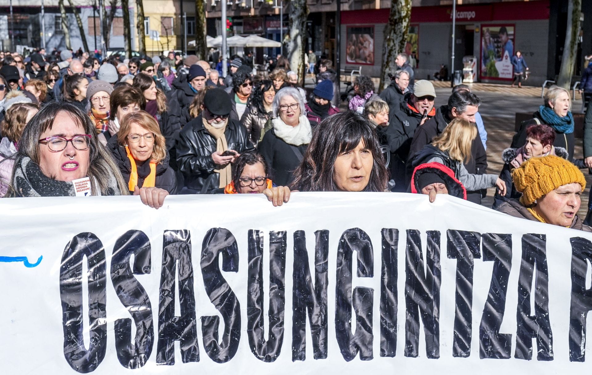 Multitudinaria manifestación en Vitoria contra el «desmantelamiento de la sanidad pública»