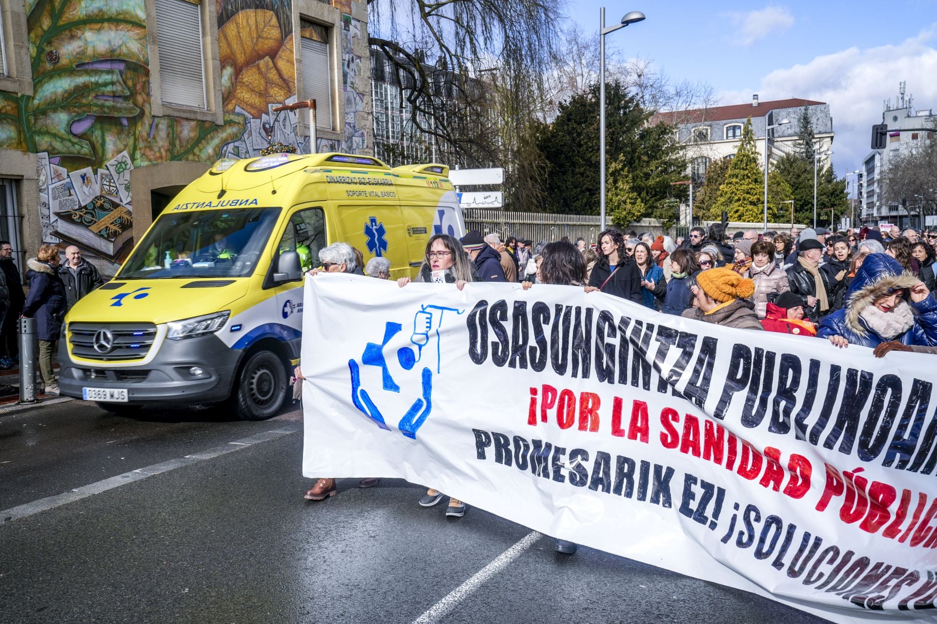 Multitudinaria manifestación en Vitoria contra el «desmantelamiento de la sanidad pública»