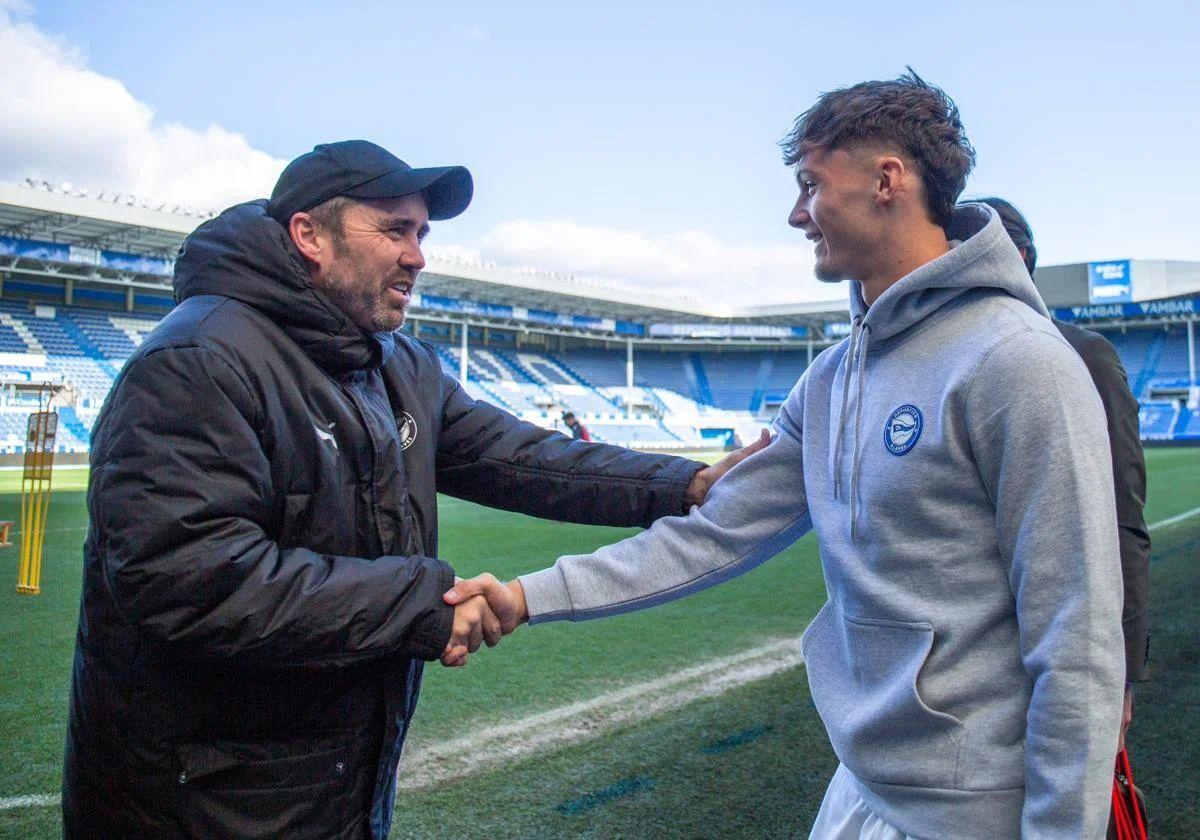 Pau Cabanes entra en la convocatoria del Barça-Alavés: «Es un jugador que trabaja fuerte y es intenso»