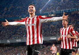 Sancet abre los brazos para cantar su gol.