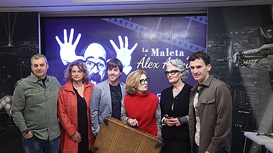 Los 5.000 recuerdos de Álex Angulo, la primera piedra de un archivo digitalizado de la historia del teatro vasco