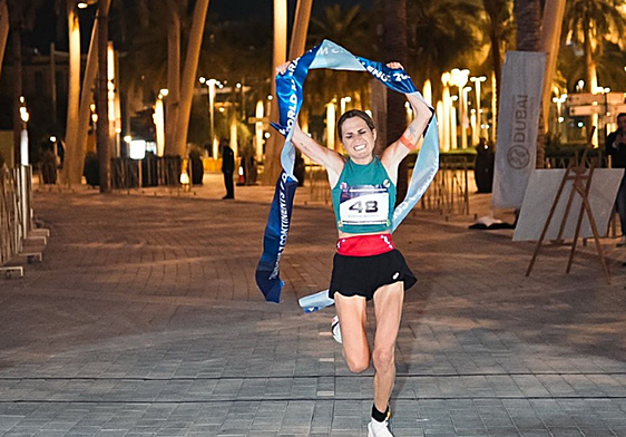 Siete maratones en siete días: Verdeliss no tiene rival y gana la cuarta carrera del reto en Dubái