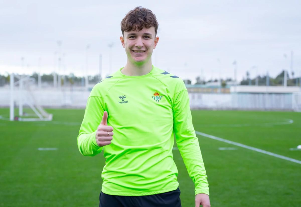 Félix Garreta, el exjugador del Amorebieta que estuvo en coma inducido, recibe el alta médica deportiva