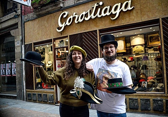 Iratxe y Ander Pirla son la octava generación de Sombreros Gorostiaga.