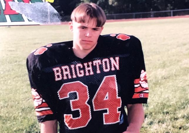 Riffe, con la equipación de su equipo de instituto en su Michigan natal.