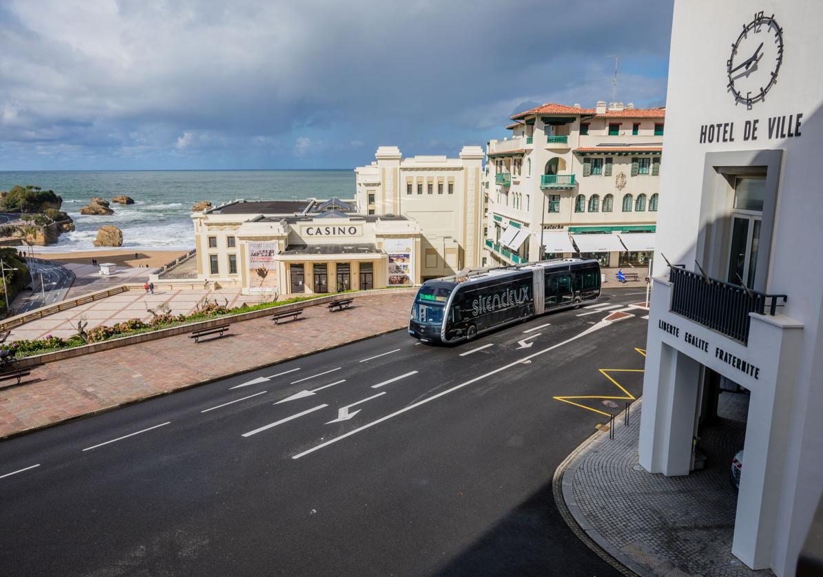 Vista del centro de Biarritz, con la Grand Plage al fondo.