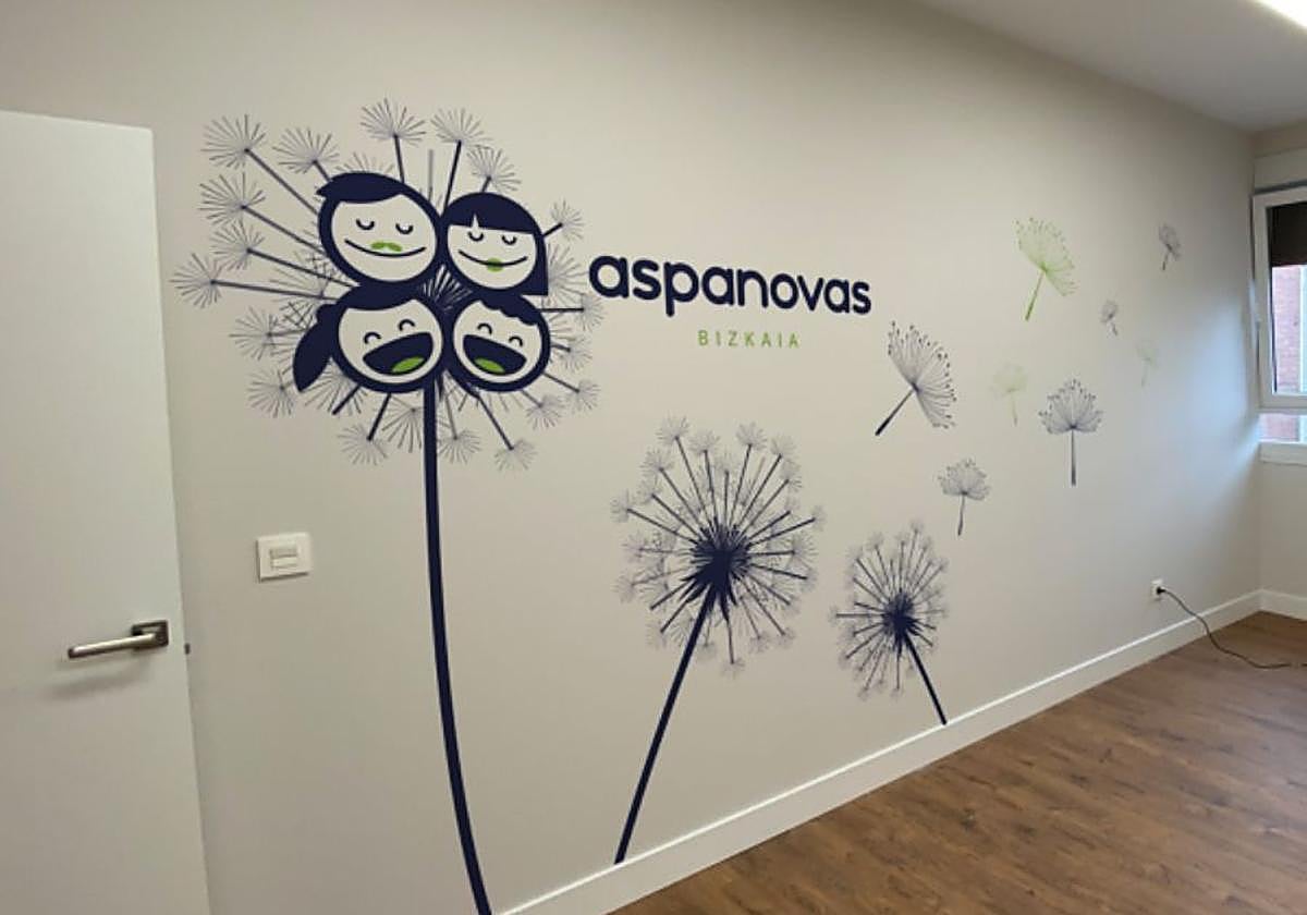La actual sede de Aspanovas fue decorada por la Fundación Mikel Uriarte.
