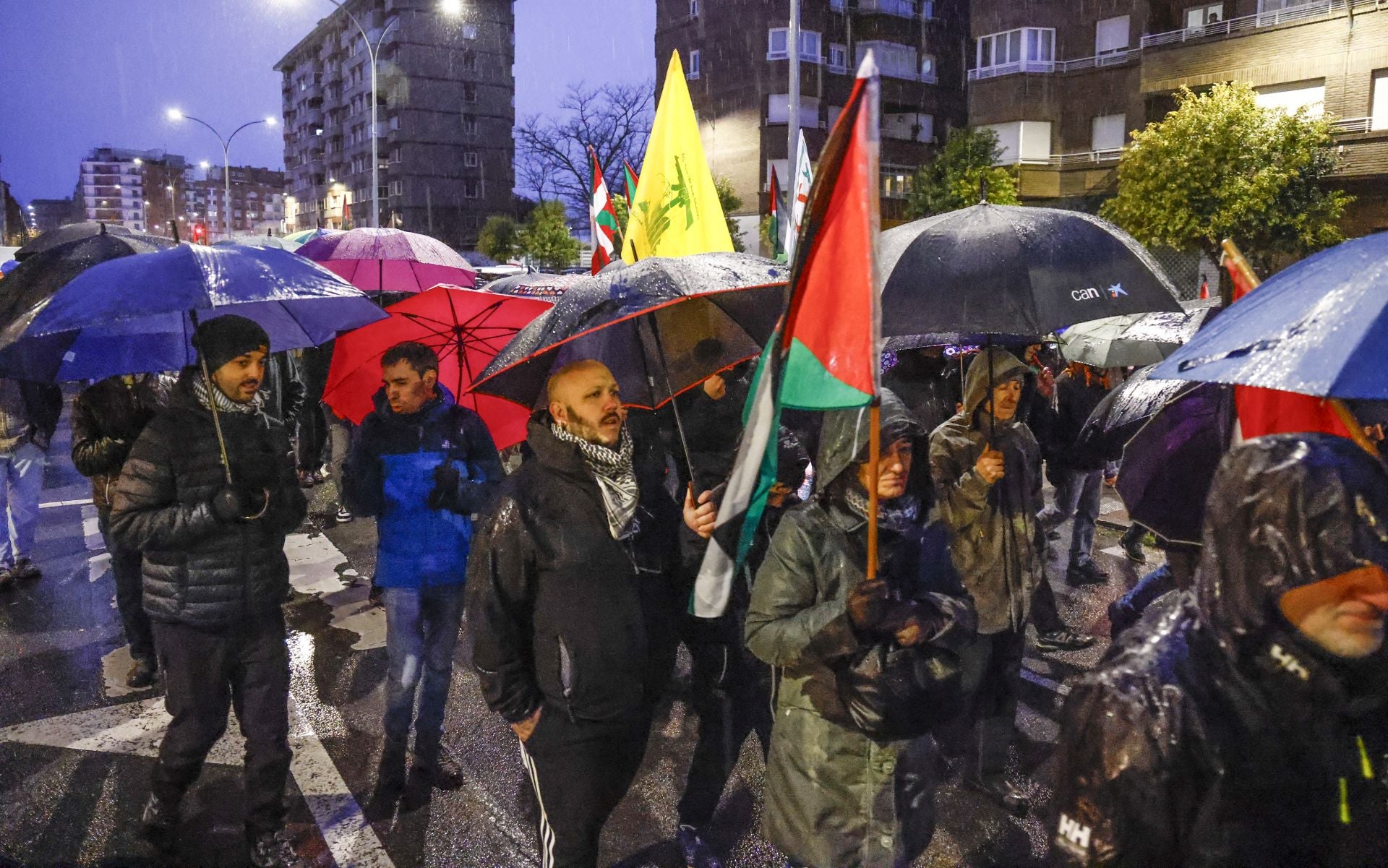 Las imágenes de la manifestación contra el Maccabi en Vitoria
