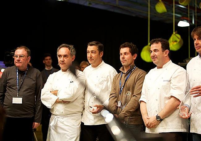 García Santos junto a Ferran Adrià, Joan Roca, Pascal Barbot, Martín Berasategui y Joachim Wissler en Alicante.