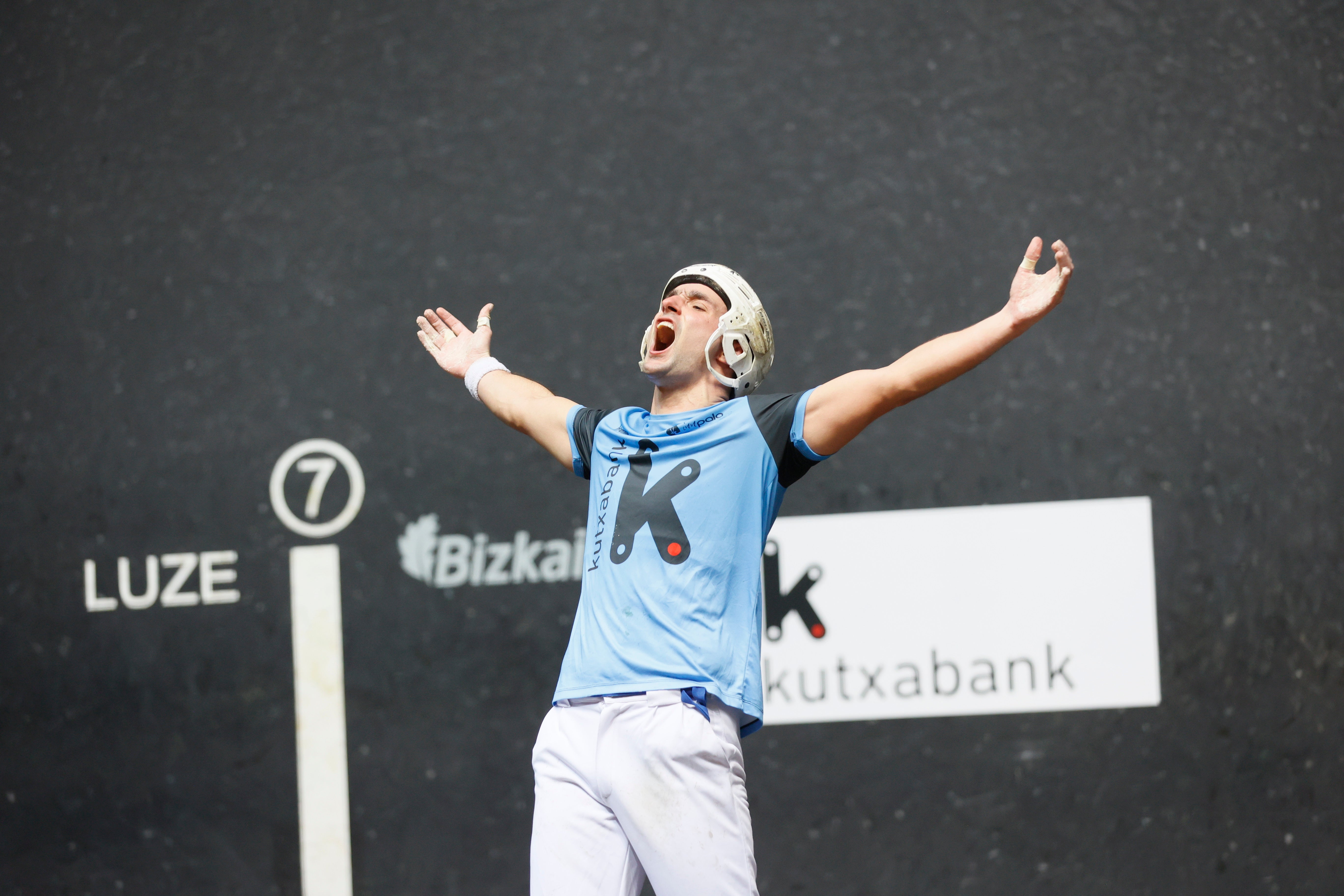 Iñaki Urrutia celebra su primer torneo Individual.