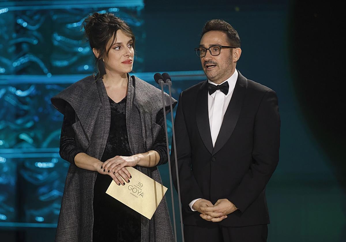 Del chaleco de Estibaliz Urresola al frac renovado de Alfonso Bassave: la moda vizcaína brilla en los Goya.