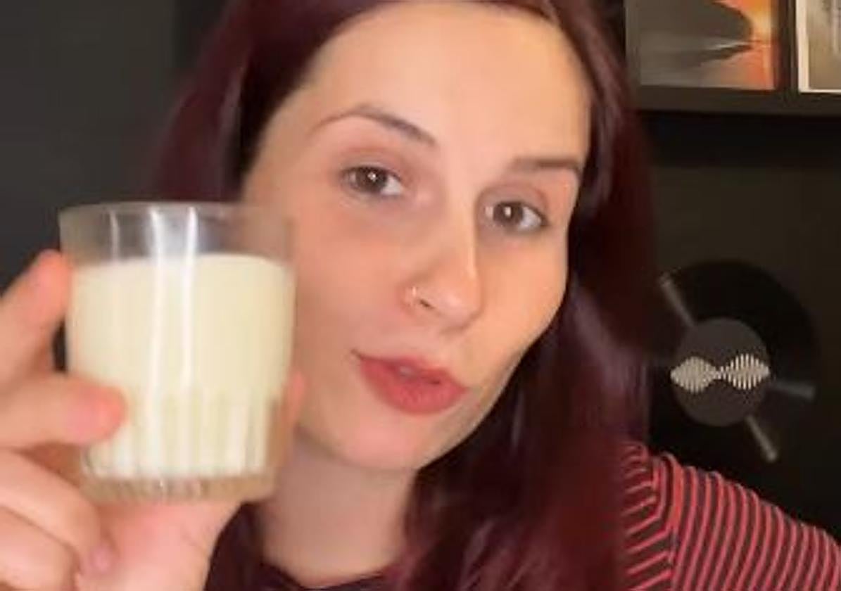 Una influencer vegana de Bilbao prueba su propia leche materna: «Tenía curiosidad»