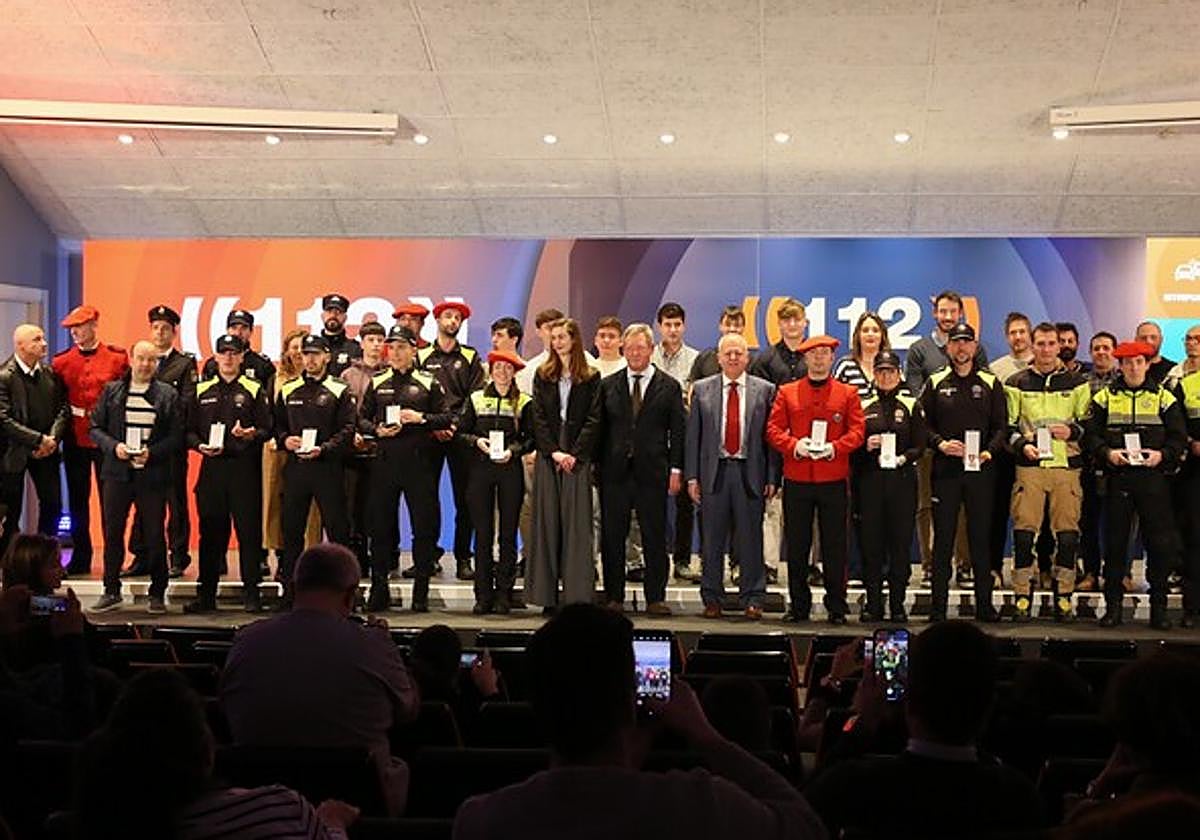 El acto de entrega de las medallas al mérito en emergencias se otorgaron ayer a 38 personas en la Academia de Arkaute.