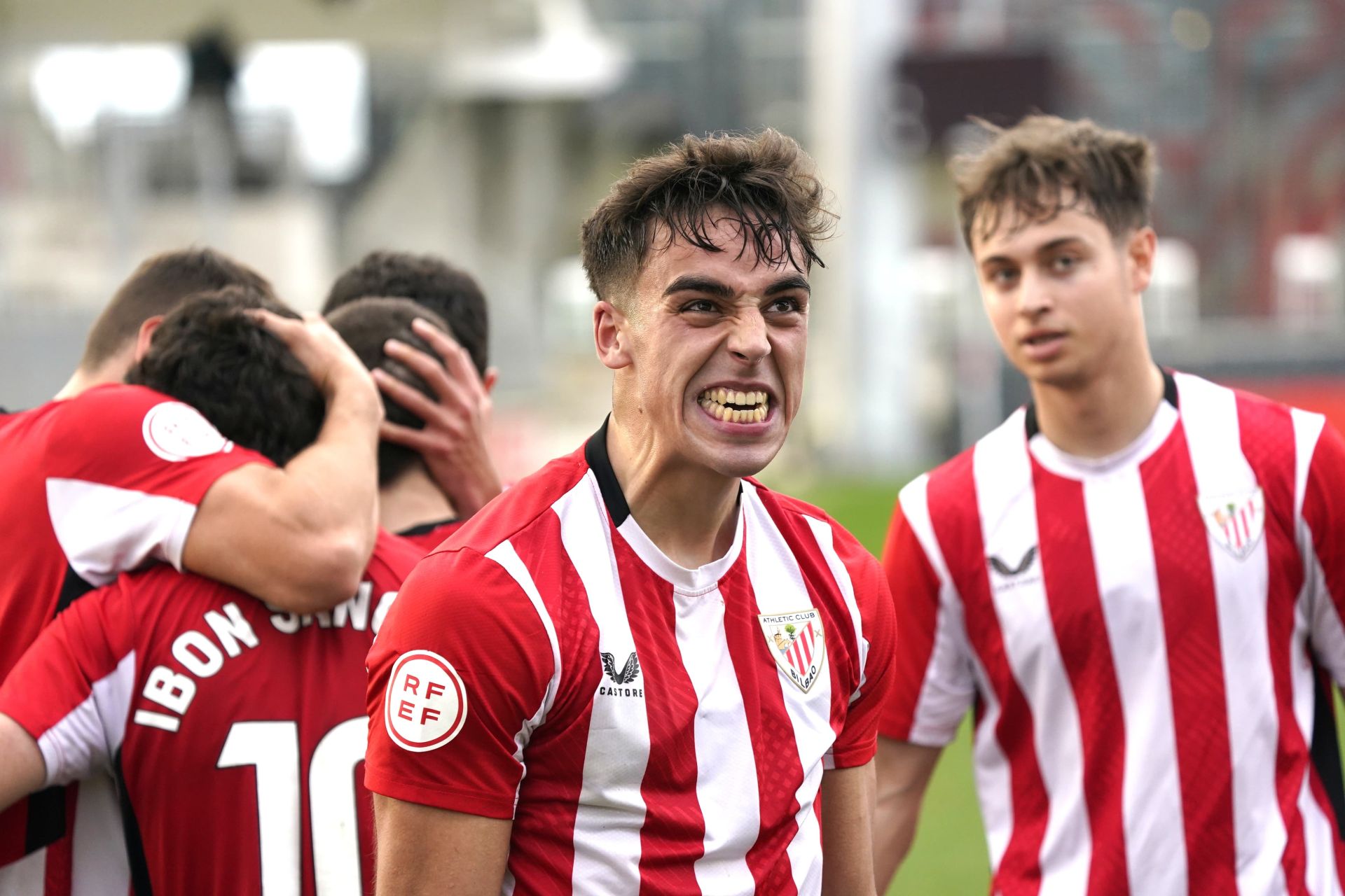 Ander Izagirre celebra el gol que anotó en el tramo final Ibon Sánchez.