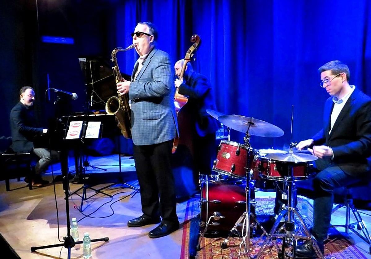 Gerard Nieto, Harry Allen, Ignasi González y Xavi Hinojosa cerrando el primer pase con 'Tea for two'.