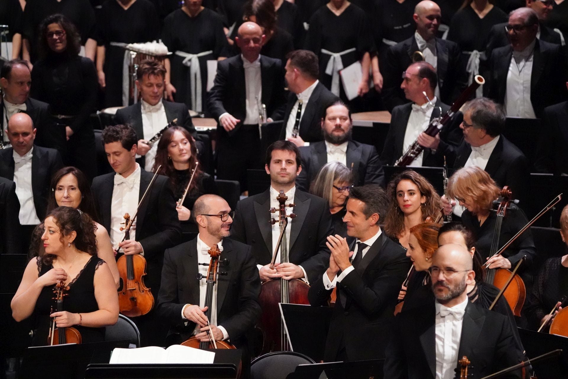 La BOS y la Coral de Bilbao en el Teatro Arriaga.
