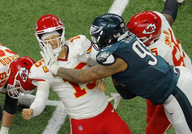 Mahomes recibió numerosos golpes durante todo el partido.
