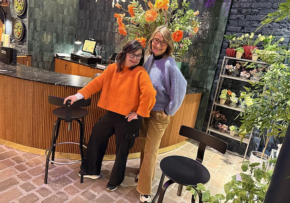 María Ondovilla, la chica con síndrome de Down, estrella de la perfumería Ruiz de Ocenda de Bilbao.