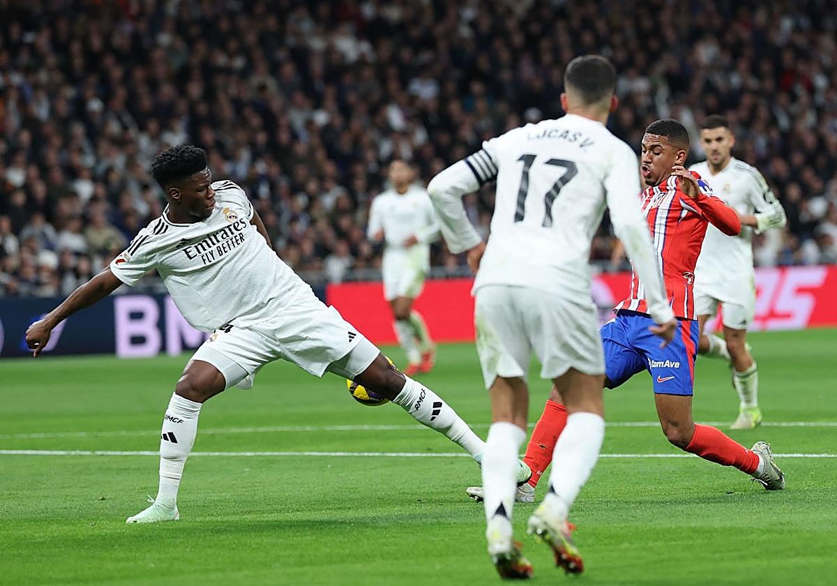 La televisión del Real Madrid señala al árbitro bilbaíno De Burgos Bengoetxea: «Manipulan las imágenes desde el VAR»