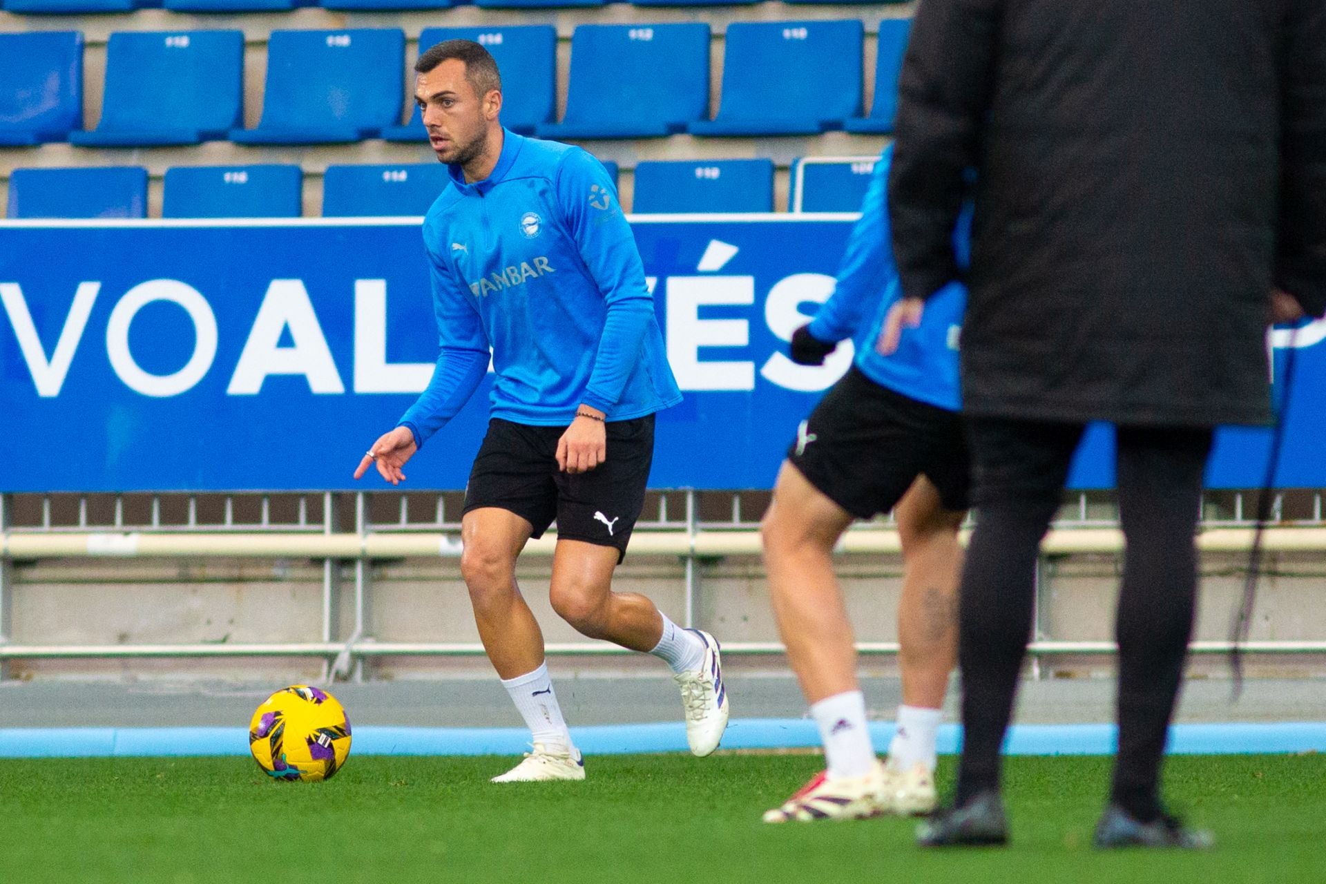 Jordán, en un entrenamiento con el Alavés.