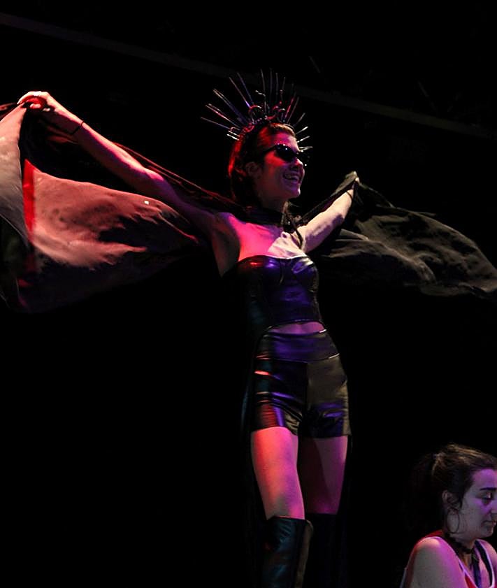 Imagen secundaria 2 - La compañía alavesa Pikor estrena &#039;RedNudes&#039;, una obra contada por los jóvenes sobre las redes sociales y la sexualidad