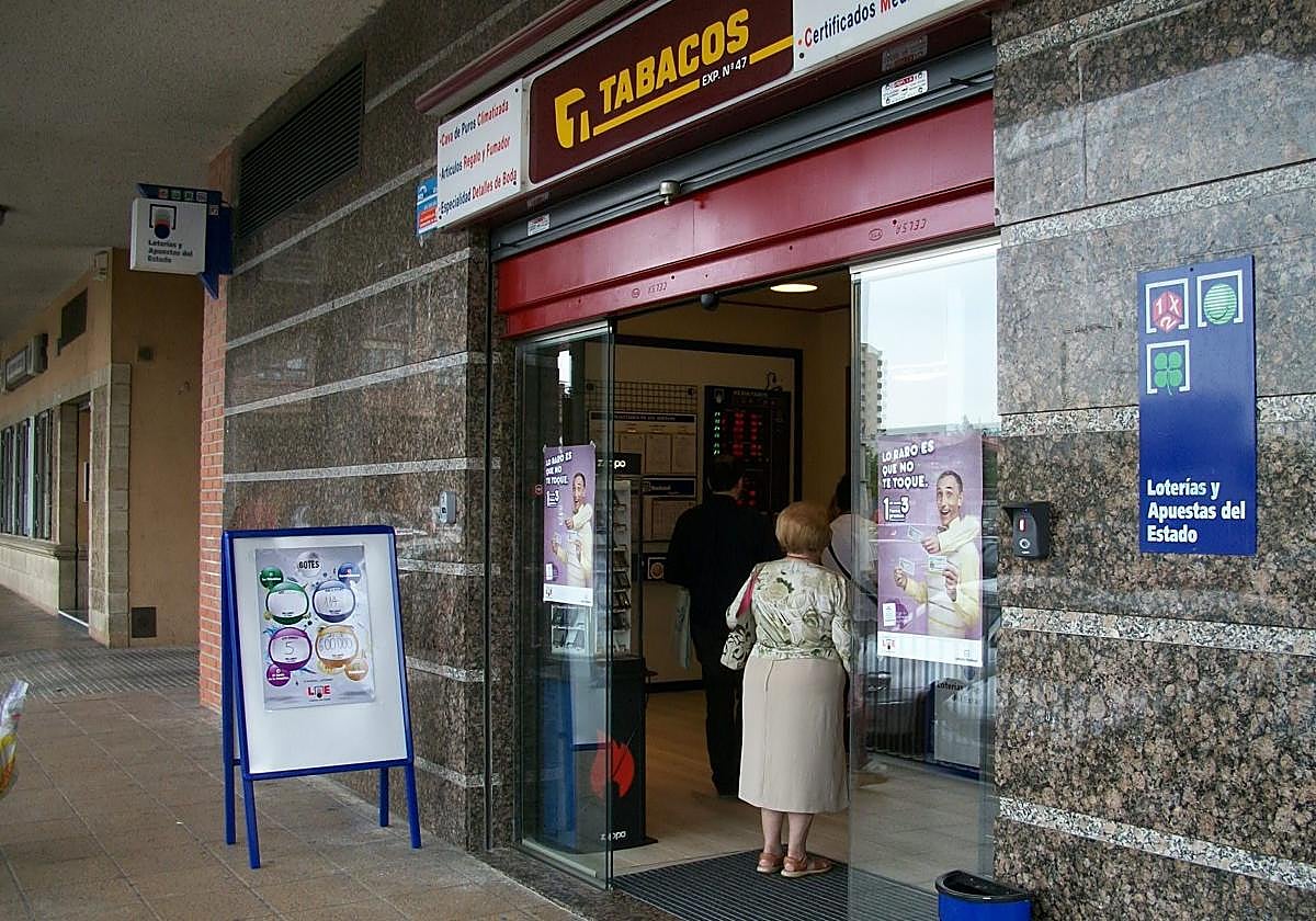 Vista del exterior de la administración donde se selló el boleto.