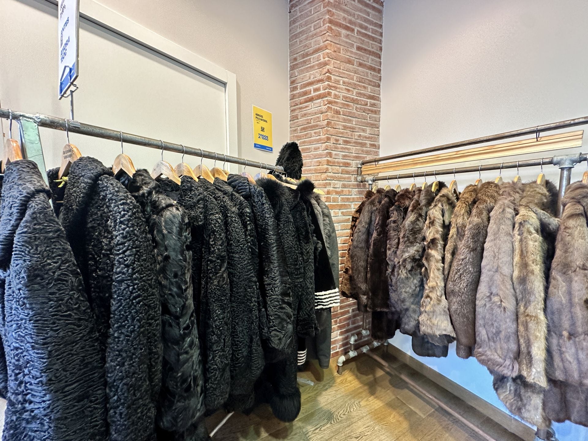La tienda efímera de Bilbao con chaquetas de piel desde 55 euros (y pronto con Levi&#039;s al 70%)