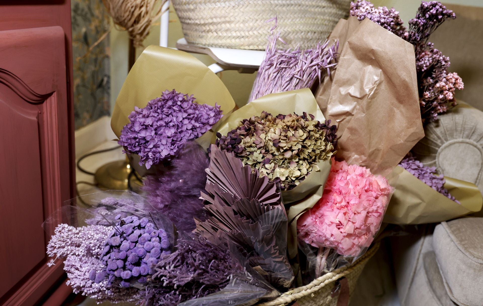Angie y Luis, el matrimonio que triunfa con sus ramos en Gallarta abre una floristería en Bilbao