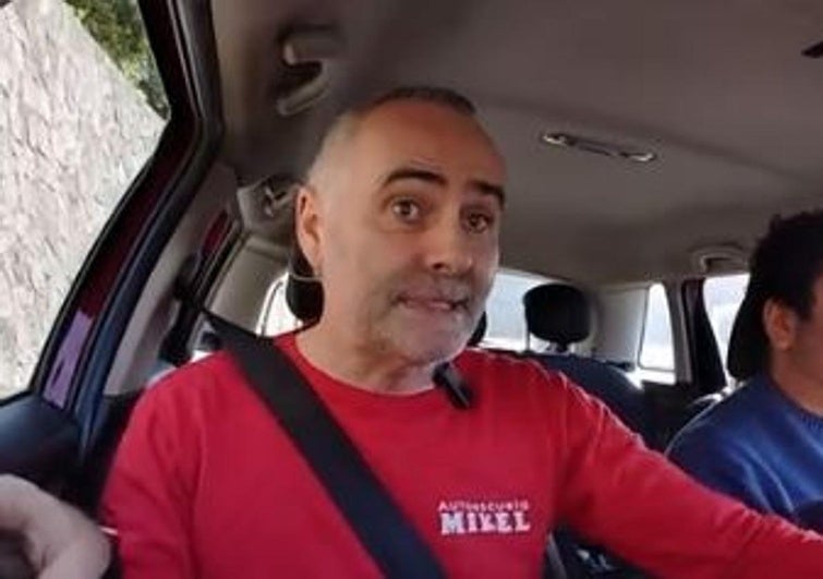 El tremendo susto de un profesor de autoescuela con la maniobra de un alumno: «¡En medio del...!»