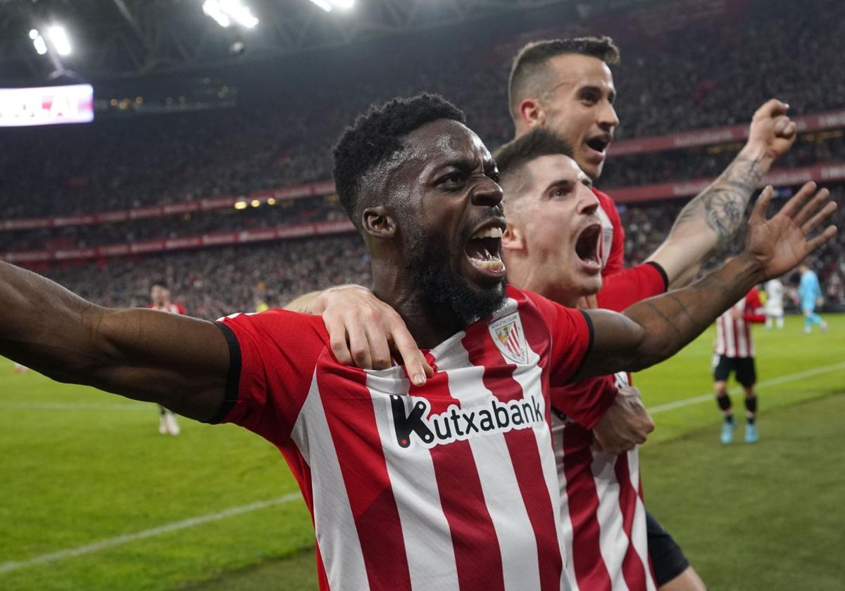 Iñaki Williams, Sancet y Berenguer celebran un gol en San Mamés.