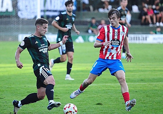 Leandro conduce el balón en el partido de ida ante el Lugo, su rival de este domingo.