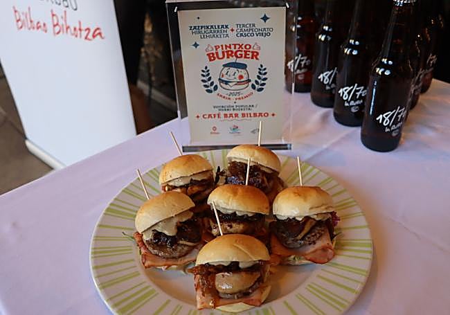 Elaboracón de la tercera clasificada del Concurso Pintxo Burger.