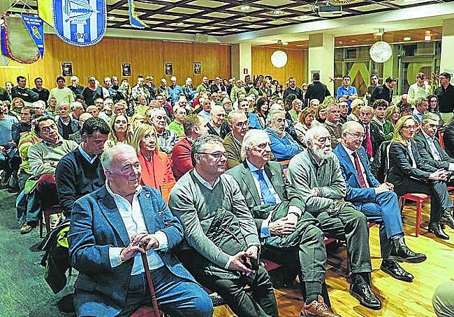 Numerosas personas se acercaron al club bilbaíno.