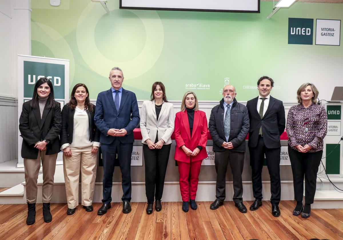 Ainhoa Rousse, Itziar Fernández, Jesús de Andrés, Maider Etxebarria, Irma Basterra, Paco Etxeberria, Rubén González-Bengoa Oliveros y Sonia Díaz de Corcuera.