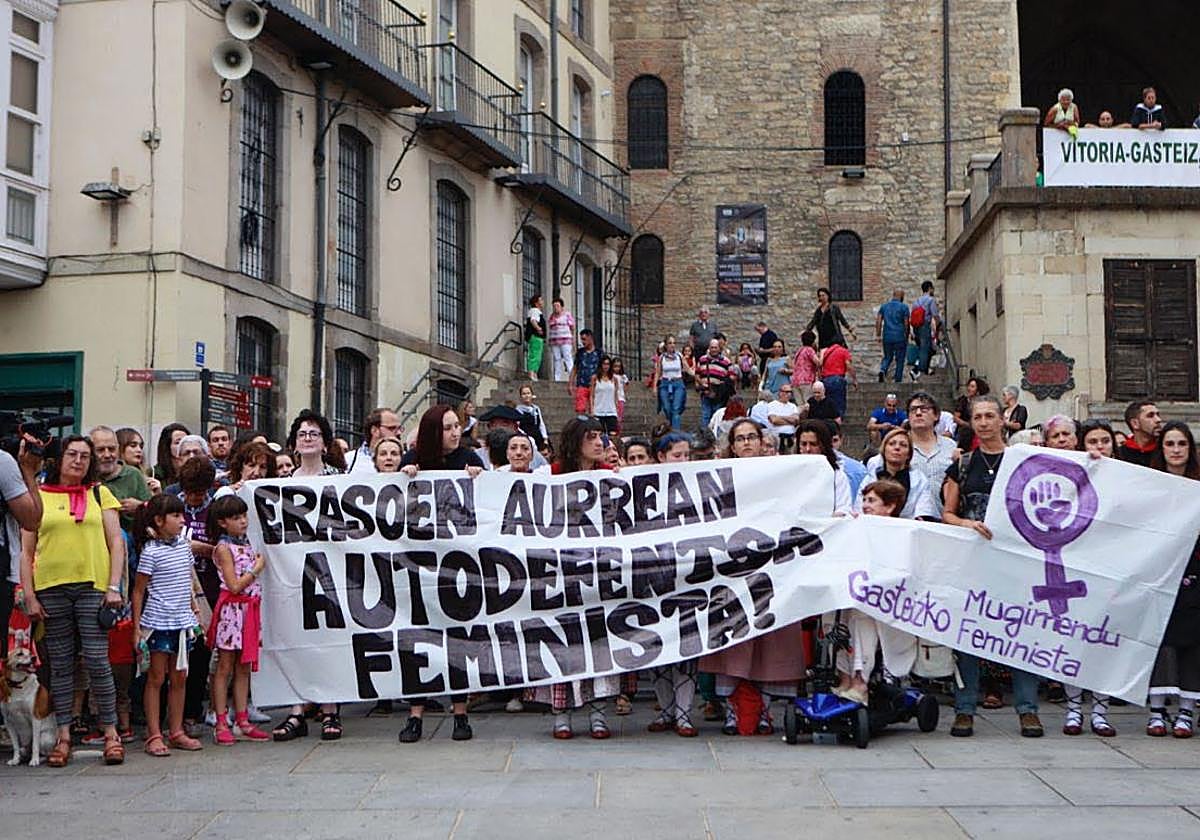 Manifestación contra la violencia machista en Vitoria.