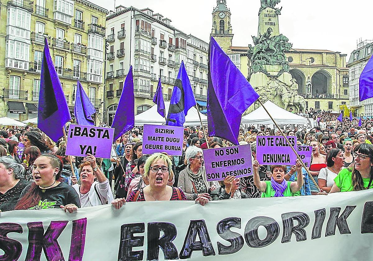 Manifestación contra la violencia machista celebrada en Vitoria.