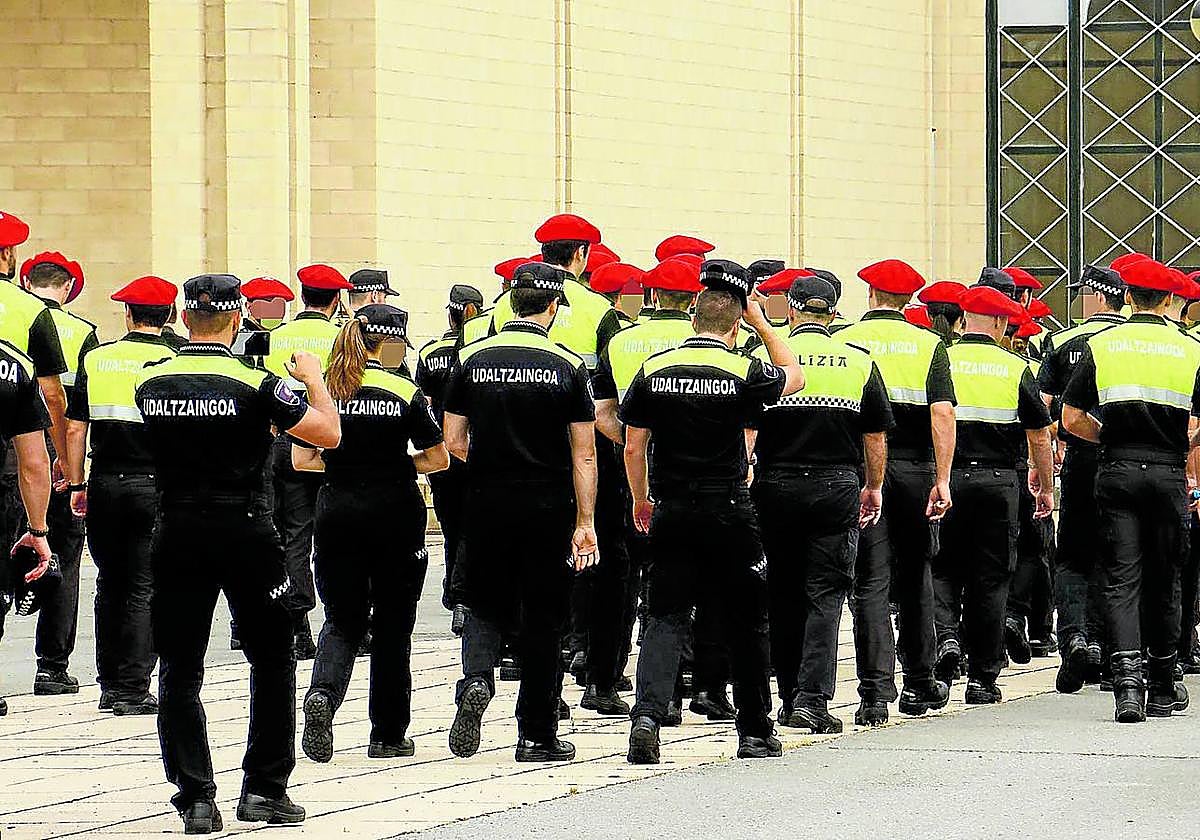 Formación. Agentes de diferentes policías municipales de Euskadi durante su estancia en Arkaute.
