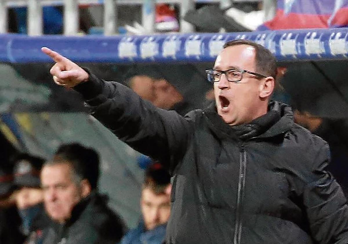 El Eibar despide a Joseba Etxeberria tras la crisis de resultados y Beñat San José es la primera alternativa