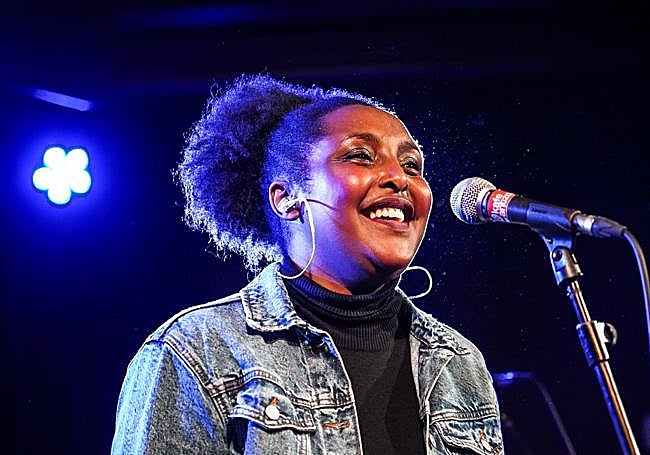 Kissia, sonriente y satisfecha todo el tiempo.