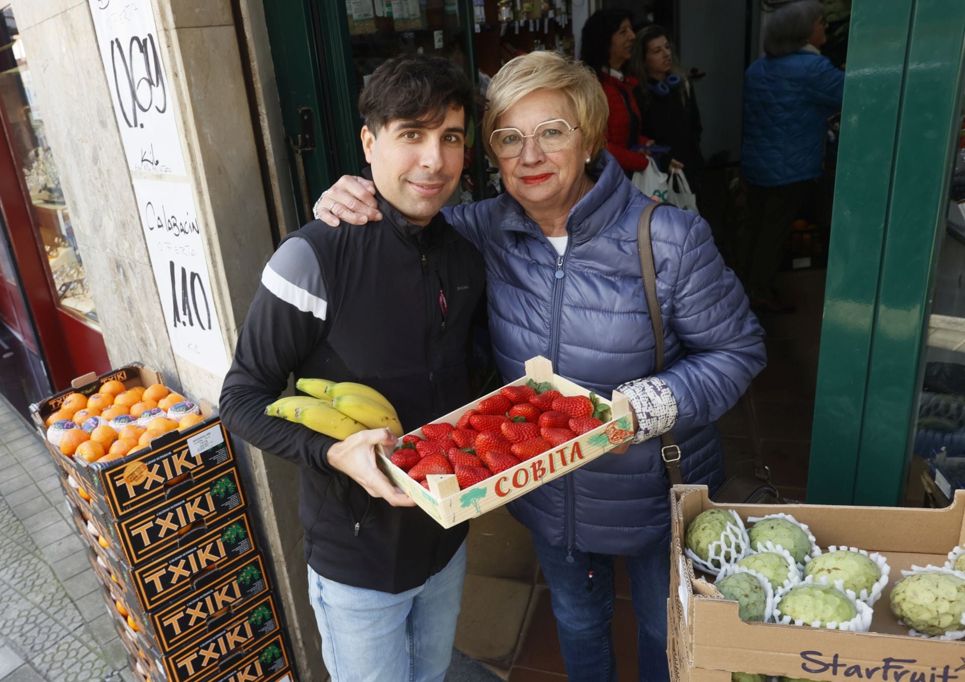 Yeray, el frutero bilbaíno que triunfa en TikTok: «Soy vergonzoso, pero quiero acercar a los jóvenes los comercios de barrio»